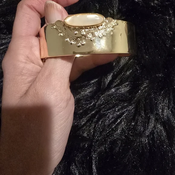 Elegant Gold and Silver Women's Bracelet and Ring Set - Picture 14 of 15